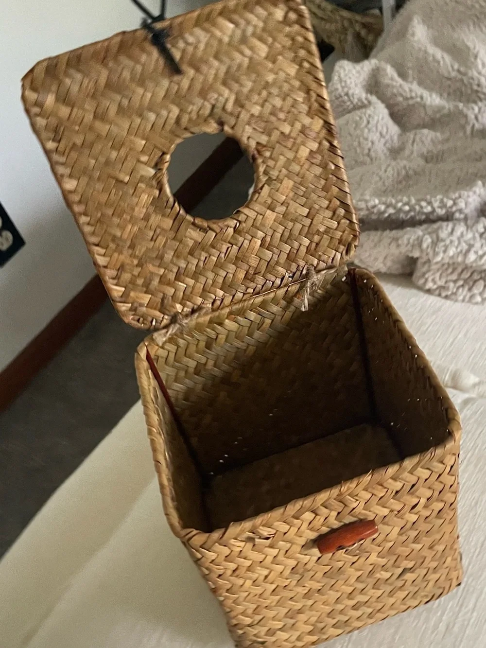 Hand woven Natural Rattan tissue/Kleenex holder